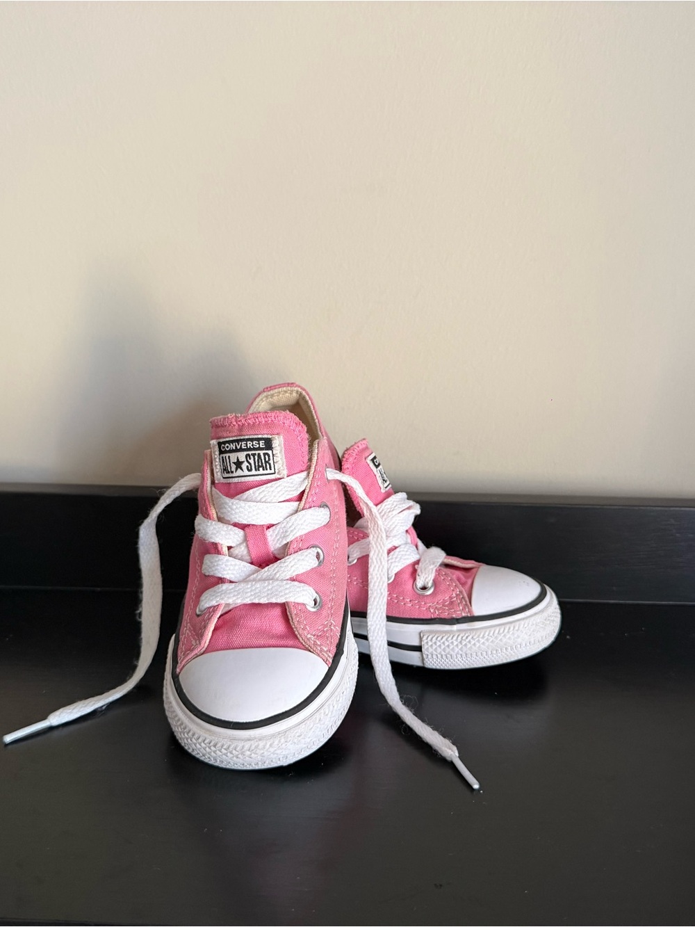 Title: Converse All Star Infant Size 7 Pink Low Top Chuck Taylor Sneakers